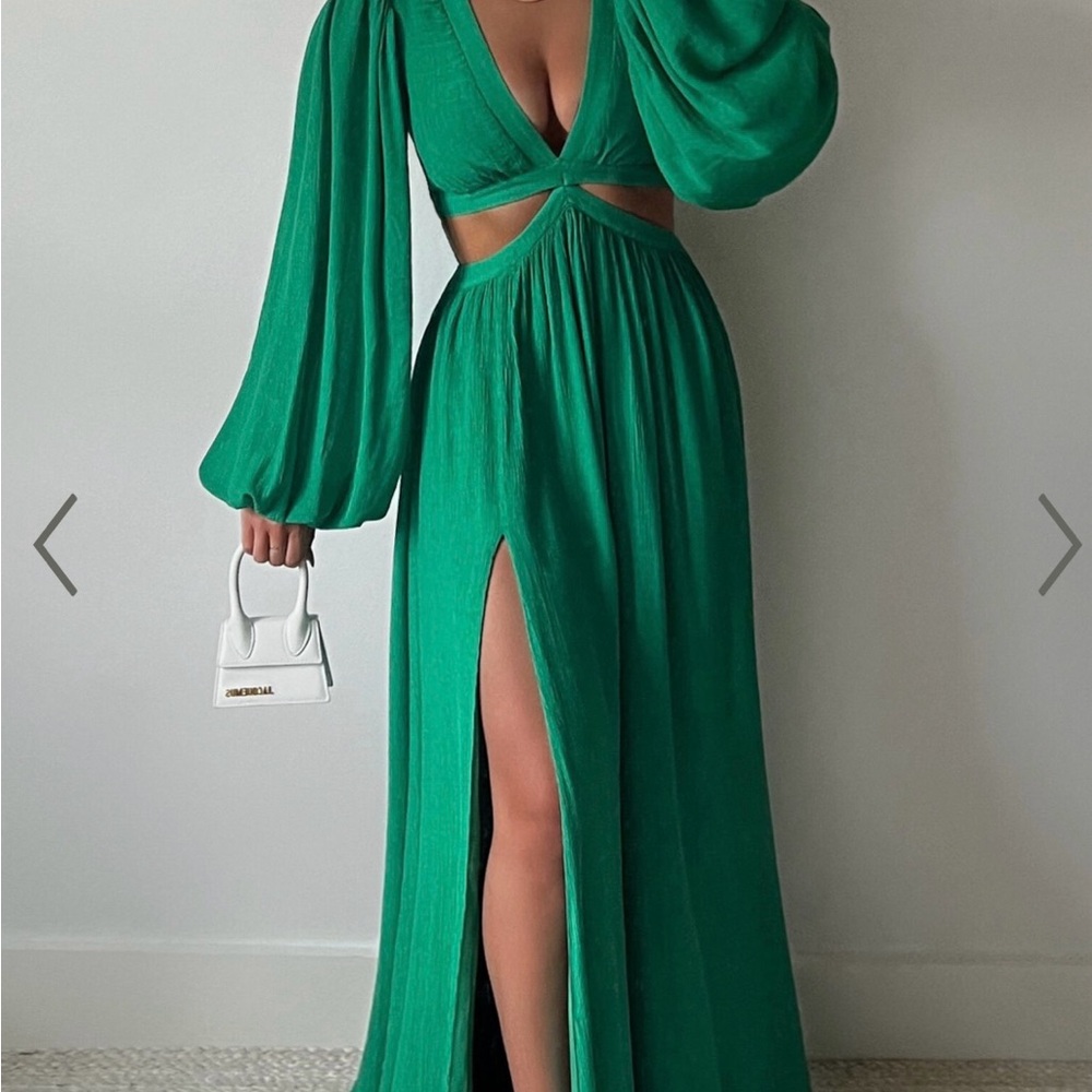 Showpo PAIGE MAXI DRESS - SIDE CUT OUT BALLOON SLEEVE DRESS IN GREEN Size 10